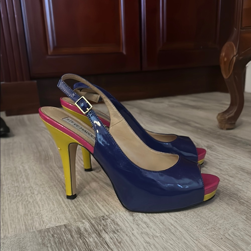 Steve Madden Navy and Yellow Slingback Heels